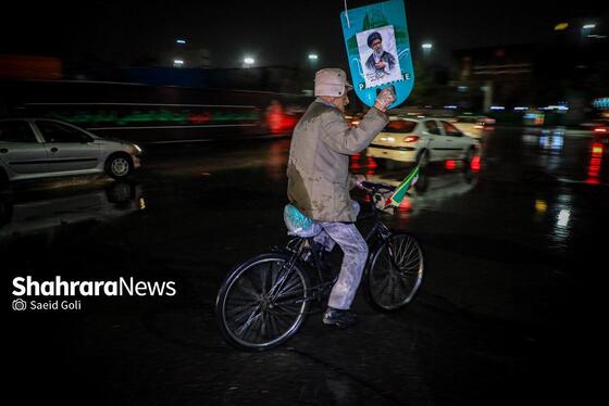 گزارش تصویری | بیست و هفتمین شب حضور حماسی مردم در شب بارانی مشهد (۷ فروردین ۱۴۰۵)
