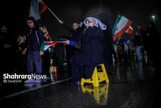 گزارش تصویری | بیست و هفتمین شب حضور حماسی مردم در شب بارانی مشهد (۷ فروردین ۱۴۰۵)