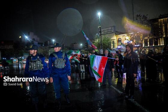 گزارش تصویری | بیست و هفتمین شب حضور حماسی مردم در شب بارانی مشهد (۷ فروردین ۱۴۰۵)