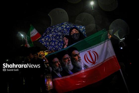 گزارش تصویری | بیست و هفتمین شب حضور حماسی مردم در شب بارانی مشهد (۷ فروردین ۱۴۰۵)