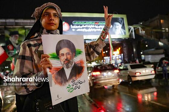 گزارش تصویری | بیست و هفتمین شب حضور حماسی مردم در شب بارانی مشهد ۲ (۷ فروردین ۱۴۰۵)