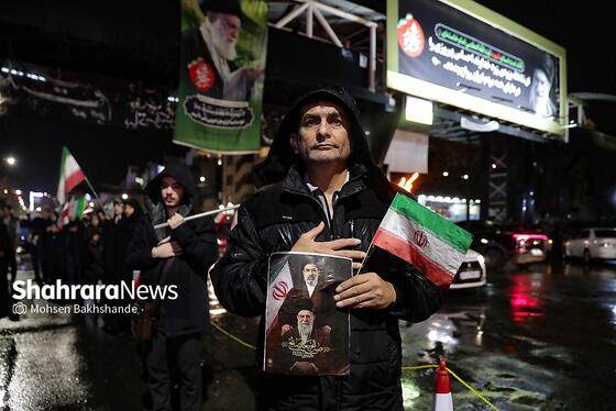 گزارش تصویری | بیست و هفتمین شب حضور حماسی مردم در شب بارانی مشهد ۲ (۷ فروردین ۱۴۰۵)