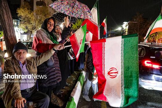 گزارش تصویری | بیست و هفتمین شب حضور حماسی مردم در شب بارانی مشهد ۲ (۷ فروردین ۱۴۰۵)