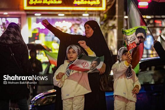 گزارش تصویری | بیست و هفتمین شب حضور حماسی مردم در شب بارانی مشهد ۲ (۷ فروردین ۱۴۰۵)
