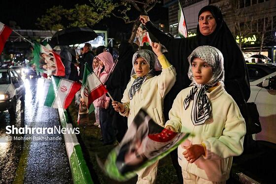 گزارش تصویری | بیست و هفتمین شب حضور حماسی مردم در شب بارانی مشهد ۲ (۷ فروردین ۱۴۰۵)