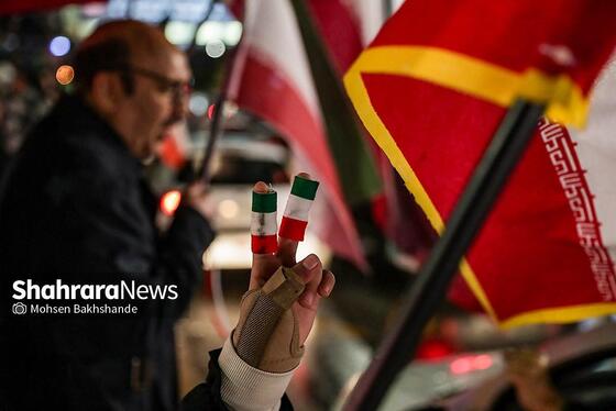 گزارش تصویری | بیست و هفتمین شب حضور حماسی مردم در شب بارانی مشهد ۲ (۷ فروردین ۱۴۰۵)