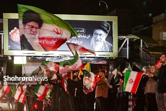 گزارش تصویری | بیست و هفتمین شب حضور حماسی مردم در شب بارانی مشهد ۲ (۷ فروردین ۱۴۰۵)