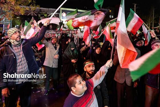 گزارش تصویری | بیست و هفتمین شب حضور حماسی مردم در شب بارانی مشهد ۲ (۷ فروردین ۱۴۰۵)