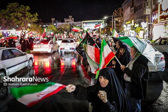 گزارش تصویری | بیست و هفتمین شب حضور حماسی مردم در شب بارانی مشهد ۲ (۷ فروردین ۱۴۰۵)