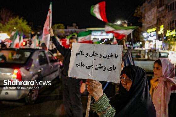 گزارش تصویری | بیست و هفتمین شب حضور حماسی مردم در شب بارانی مشهد ۲ (۷ فروردین ۱۴۰۵)