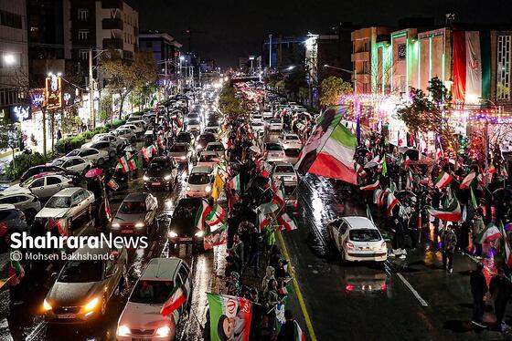 گزارش تصویری | بیست و هفتمین شب حضور حماسی مردم در شب بارانی مشهد ۲ (۷ فروردین ۱۴۰۵)