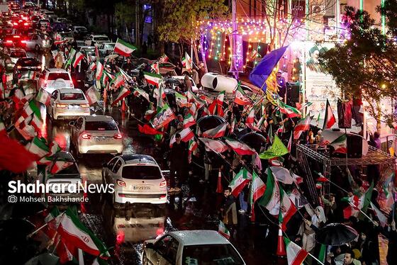 گزارش تصویری | بیست و هفتمین شب حضور حماسی مردم در شب بارانی مشهد ۲ (۷ فروردین ۱۴۰۵)