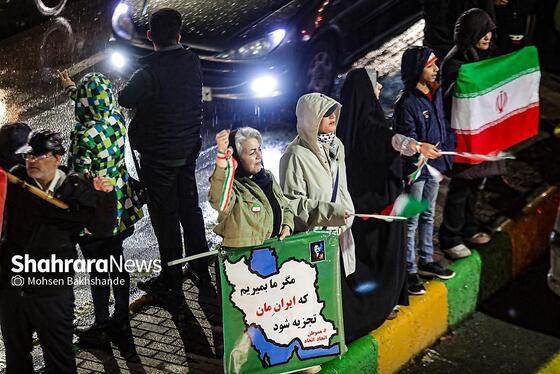 گزارش تصویری | بیست و هفتمین شب حضور حماسی مردم در شب بارانی مشهد ۲ (۷ فروردین ۱۴۰۵)