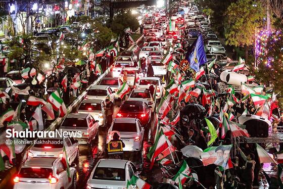 گزارش تصویری | بیست و هفتمین شب حضور حماسی مردم در شب بارانی مشهد ۲ (۷ فروردین ۱۴۰۵)
