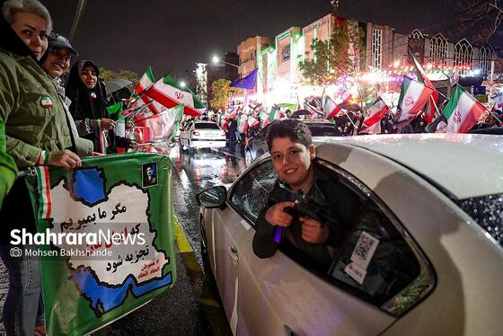 گزارش تصویری | بیست و هفتمین شب حضور حماسی مردم در شب بارانی مشهد ۲ (۷ فروردین ۱۴۰۵)