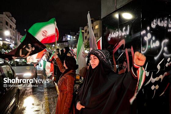 گزارش تصویری | بیست و هفتمین شب حضور حماسی مردم در شب بارانی مشهد ۲ (۷ فروردین ۱۴۰۵)