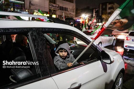 گزارش تصویری | بیست و هفتمین شب حضور حماسی مردم در شب بارانی مشهد ۲ (۷ فروردین ۱۴۰۵)