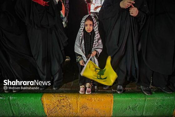 گزارش تصویری | بیست و هفتمین شب حضور حماسی مردم در شب بارانی مشهد ۲ (۷ فروردین ۱۴۰۵)