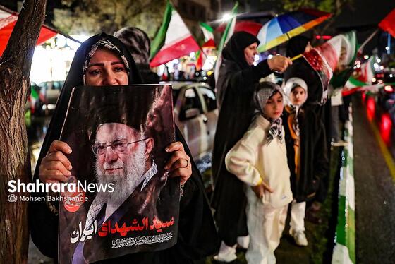 گزارش تصویری | بیست و هفتمین شب حضور حماسی مردم در شب بارانی مشهد ۲ (۷ فروردین ۱۴۰۵)