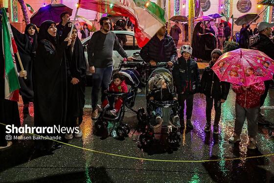 گزارش تصویری | بیست و هفتمین شب حضور حماسی مردم در شب بارانی مشهد ۲ (۷ فروردین ۱۴۰۵)