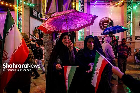 گزارش تصویری | بیست و هفتمین شب حضور حماسی مردم در شب بارانی مشهد ۲ (۷ فروردین ۱۴۰۵)