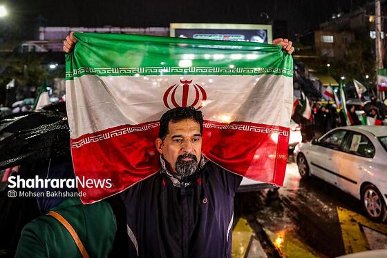 گزارش تصویری | بیست و هفتمین شب حضور حماسی مردم در شب بارانی مشهد ۲ (۷ فروردین ۱۴۰۵)