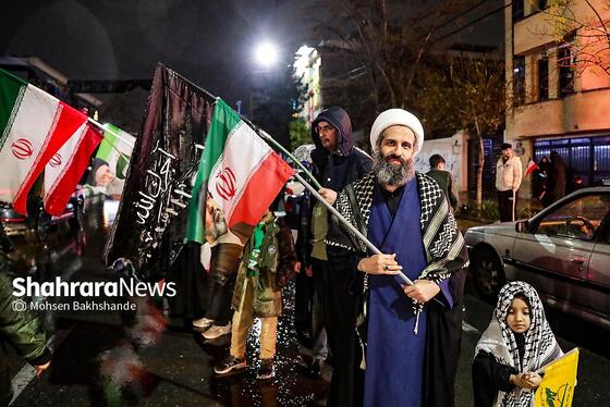 گزارش تصویری | بیست و هفتمین شب حضور حماسی مردم در شب بارانی مشهد ۲ (۷ فروردین ۱۴۰۵)