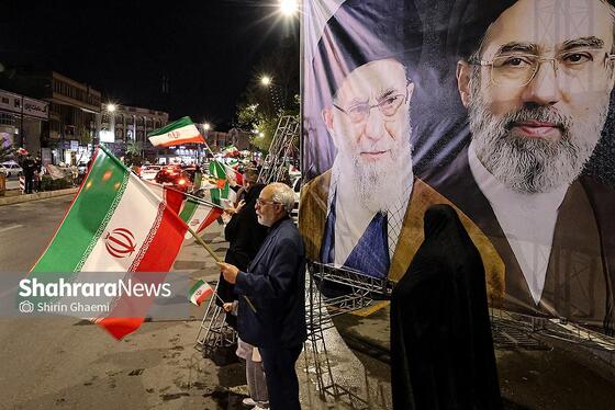 گزارش تصویری | بیست و نهمین شب حضور حماسی مردم مشهد،حضور کادر درمان در سنگر خیابان