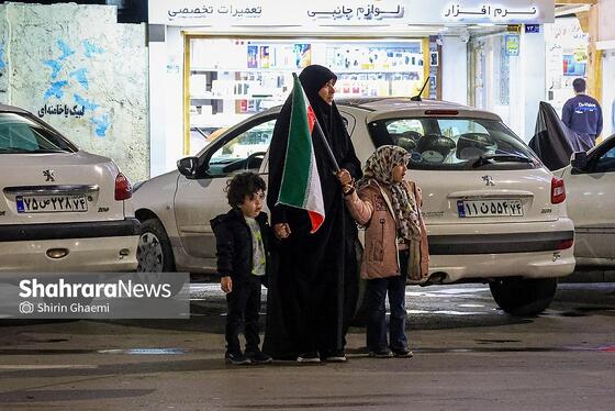 گزارش تصویری | بیست و نهمین شب حضور حماسی مردم مشهد،حضور کادر درمان در سنگر خیابان