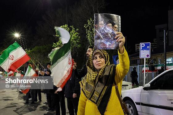 گزارش تصویری | بیست و نهمین شب حضور حماسی مردم مشهد،حضور کادر درمان در سنگر خیابان