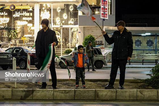 گزارش تصویری | بیست و نهمین شب حضور حماسی مردم مشهد،حضور کادر درمان در سنگر خیابان