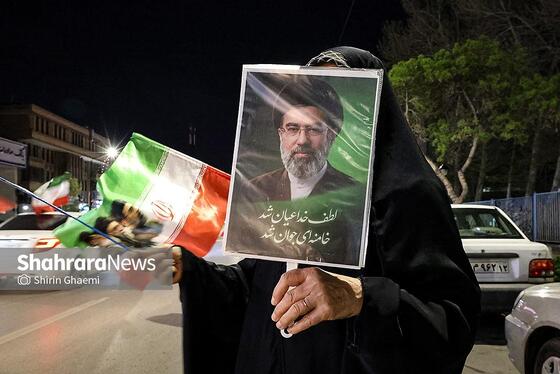 گزارش تصویری | بیست و نهمین شب حضور حماسی مردم مشهد،حضور کادر درمان در سنگر خیابان