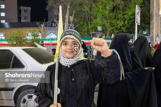 گزارش تصویری | بیست و نهمین شب حضور حماسی مردم مشهد،حضور کادر درمان در سنگر خیابان