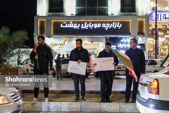 گزارش تصویری | بیست و نهمین شب حضور حماسی مردم مشهد،حضور کادر درمان در سنگر خیابان