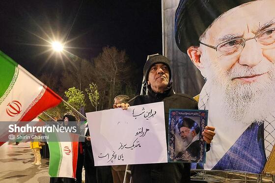 گزارش تصویری | بیست و نهمین شب حضور حماسی مردم مشهد،حضور کادر درمان در سنگر خیابان