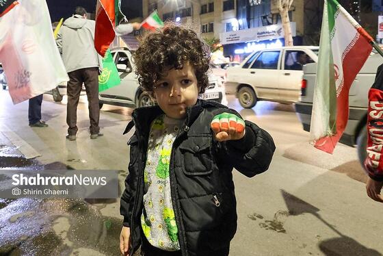 گزارش تصویری | بیست و نهمین شب حضور حماسی مردم مشهد،حضور کادر درمان در سنگر خیابان