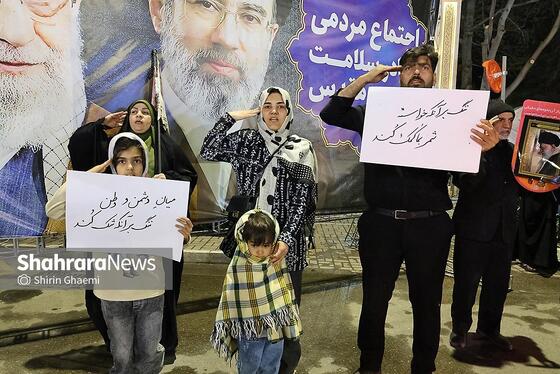 گزارش تصویری | بیست و نهمین شب حضور حماسی مردم مشهد،حضور کادر درمان در سنگر خیابان