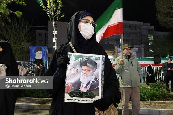 گزارش تصویری | بیست و نهمین شب حضور حماسی مردم مشهد،حضور کادر درمان در سنگر خیابان