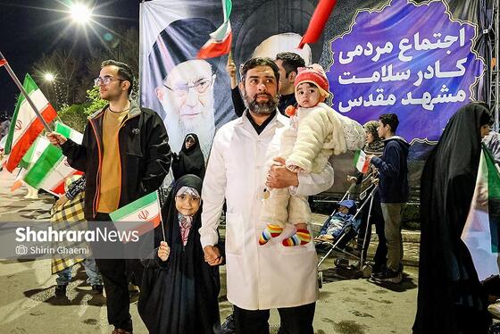 گزارش تصویری | بیست و نهمین شب حضور حماسی مردم مشهد،حضور کادر درمان در سنگر خیابان