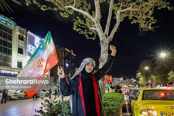 گزارش تصویری | بیست و نهمین شب حضور حماسی مردم مشهد،حضور کادر درمان در سنگر خیابان