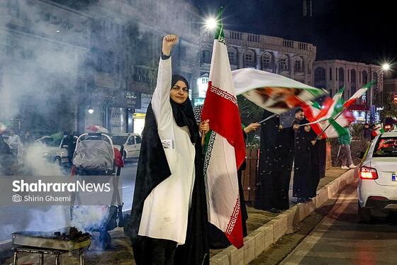 گزارش تصویری | بیست و نهمین شب حضور حماسی مردم مشهد،حضور کادر درمان در سنگر خیابان