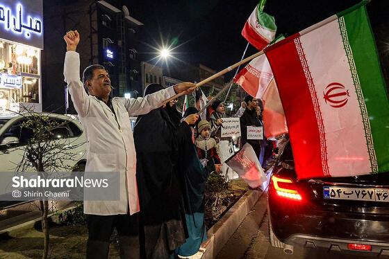 گزارش تصویری | بیست و نهمین شب حضور حماسی مردم مشهد،حضور کادر درمان در سنگر خیابان