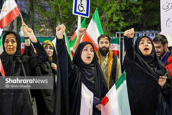 گزارش تصویری | بیست و نهمین شب حضور حماسی مردم مشهد،حضور کادر درمان در سنگر خیابان