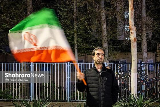 گزارش تصویری | بیست و نهمین شب حضور حماسی مردم مشهد،حضور کادر درمان در سنگر خیابان