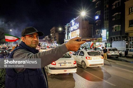 گزارش تصویری | بیست و نهمین شب حضور حماسی مردم مشهد،حضور کادر درمان در سنگر خیابان