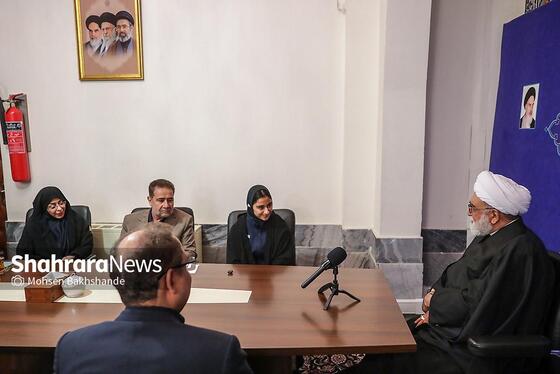 گزارش تصویری | دیدار تولیت آستان قدس رضوی با سارا دیدار بازیکن تیم ملی فوتبال ایران