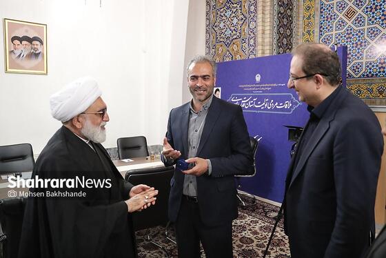 گزارش تصویری | دیدار تولیت آستان قدس رضوی با سارا دیدار بازیکن تیم ملی فوتبال ایران