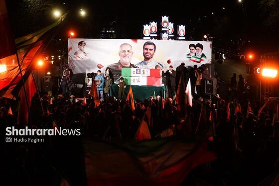 گزارش تصویری | سی‌وسومین شب حضور حماسی مردم مشهد در خیابان‌ها | مراسم وداع با پیکر شهدای امنیت در میدان فلسطین