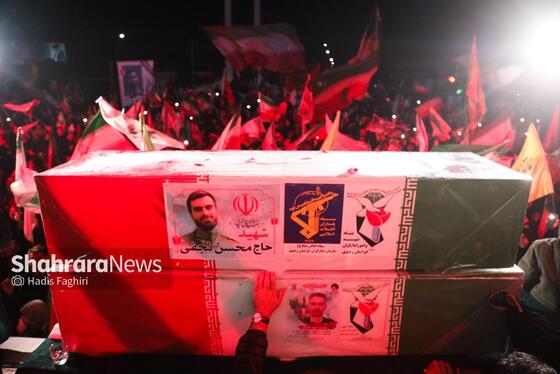 گزارش تصویری | سی‌وسومین شب حضور حماسی مردم مشهد در خیابان‌ها | مراسم وداع با پیکر شهدای امنیت در میدان فلسطین