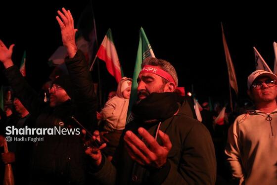 گزارش تصویری | سی‌وسومین شب حضور حماسی مردم مشهد در خیابان‌ها | مراسم وداع با پیکر شهدای امنیت در میدان فلسطین